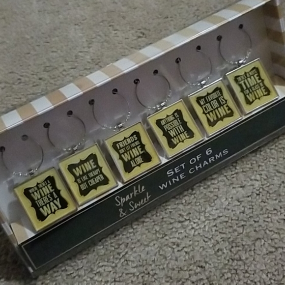 Other - 🛍Sassy 6 Wine/Bottle Charms